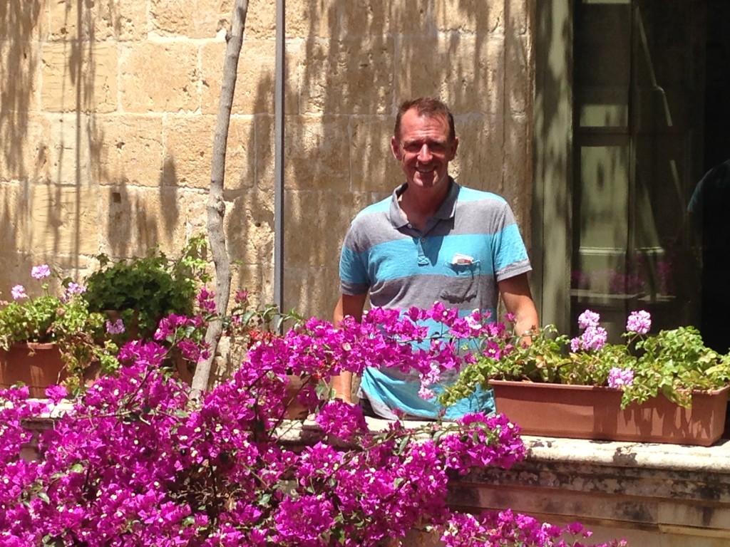 Mark in the courtyard of the museum in Palazzo Falson