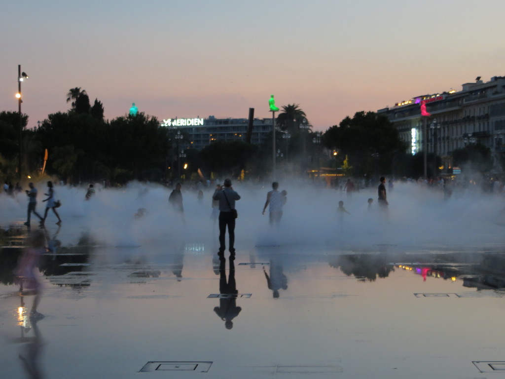 The same fountain area a little later in the evening