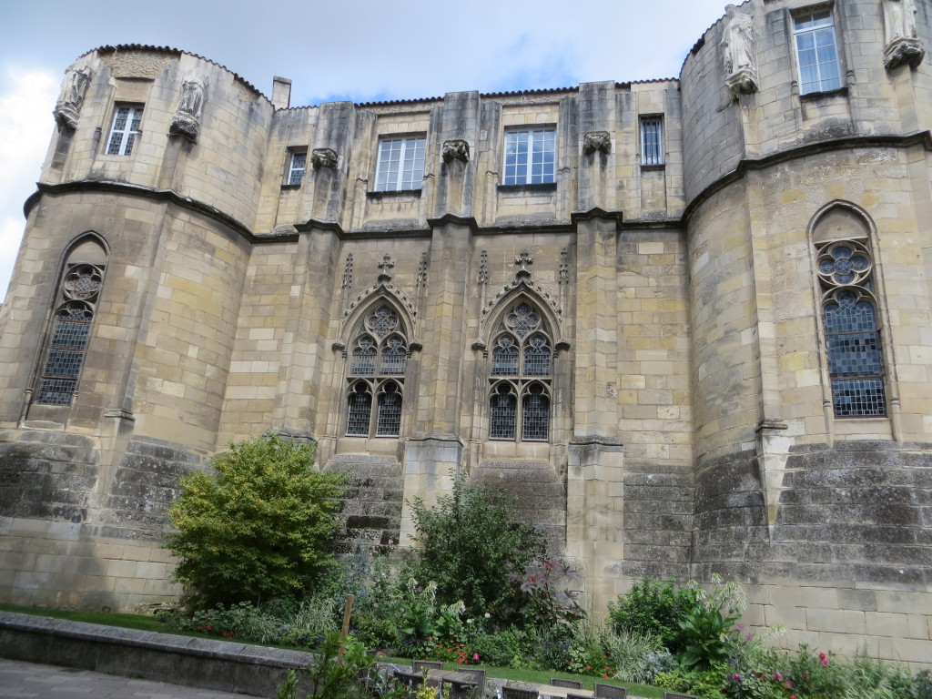 This is the Poitiers Palace that we came here to see. Alas, it was not to be. Holidays stop everything, even tourist sights.