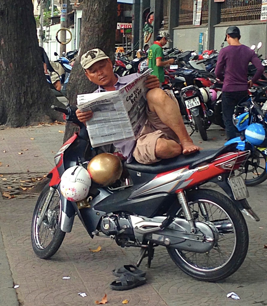 I take great pride in being able to get comfortable pretty much anywhere and read, but the Vietnamese put me to shame. You see this everywhere.