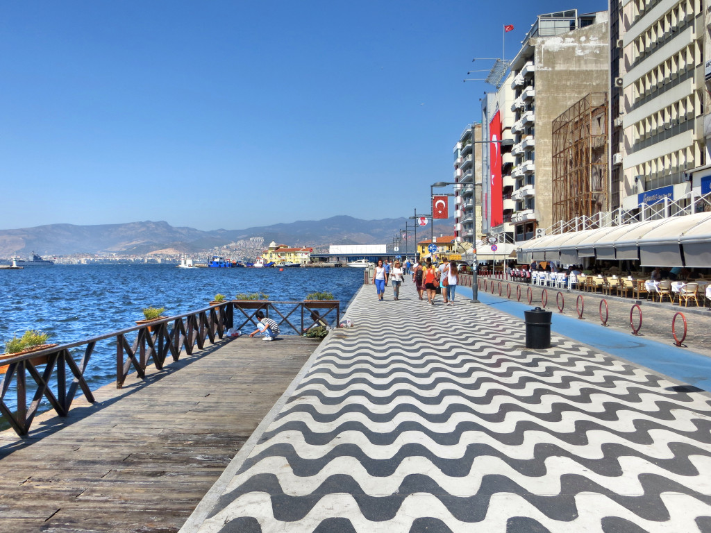 A small part of the long boardwalk along the coast of Izmir. It's lined with bars, cafés, and restaurants that, I'm confident, were pretty bad. I was amused to note the absence of a railing or other barrier for miles; I don't think that would pass muster in much of the U.S.